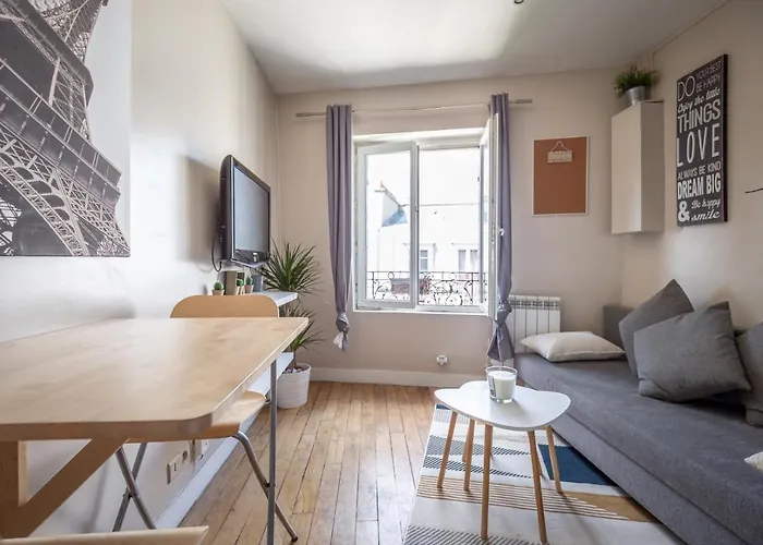Petit Havre De Paix De 27m2 A Montmartre