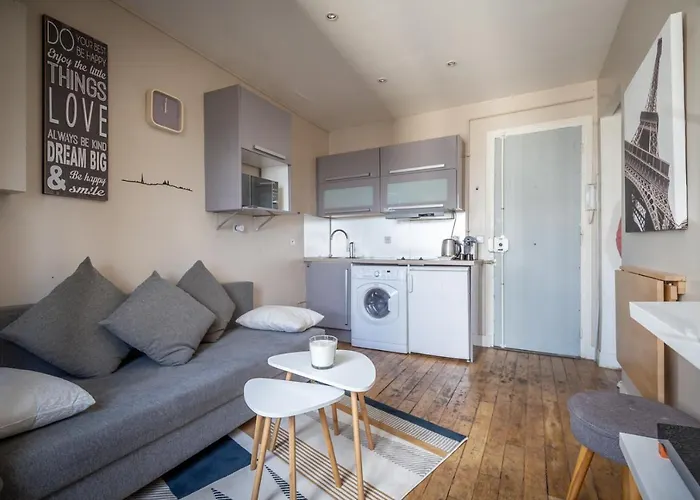 Petit Havre De Paix De 27m2 A Montmartre 파리