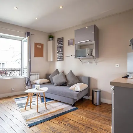 Petit Havre De Paix De 27m2 A Montmartre