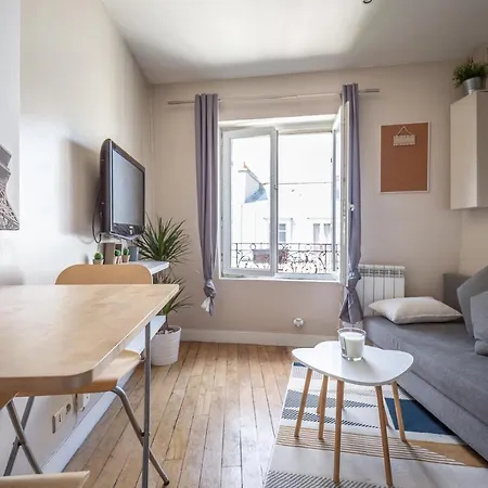 Petit Havre De Paix De 27m2 A Montmartre