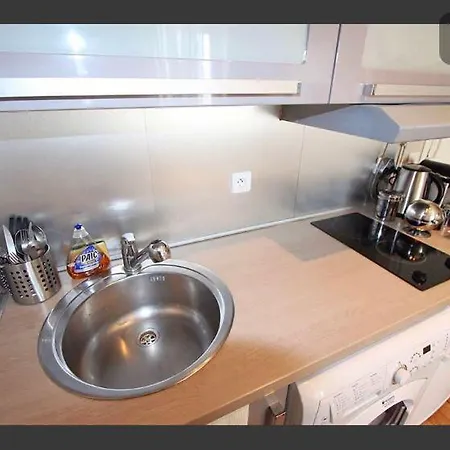 Petit Havre De Paix De 27m2 A Montmartre *